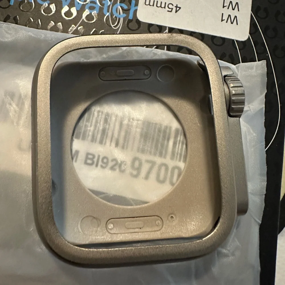 Sleek Silver Smartwatch Case for Ultimate Protection